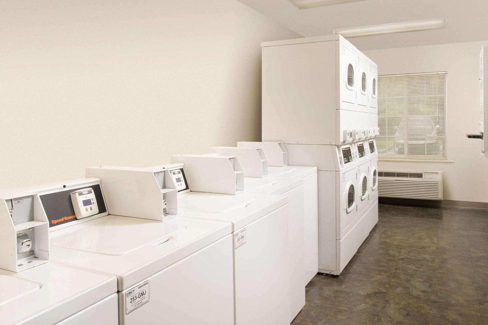 Woodspring Savannah Garden Garden City