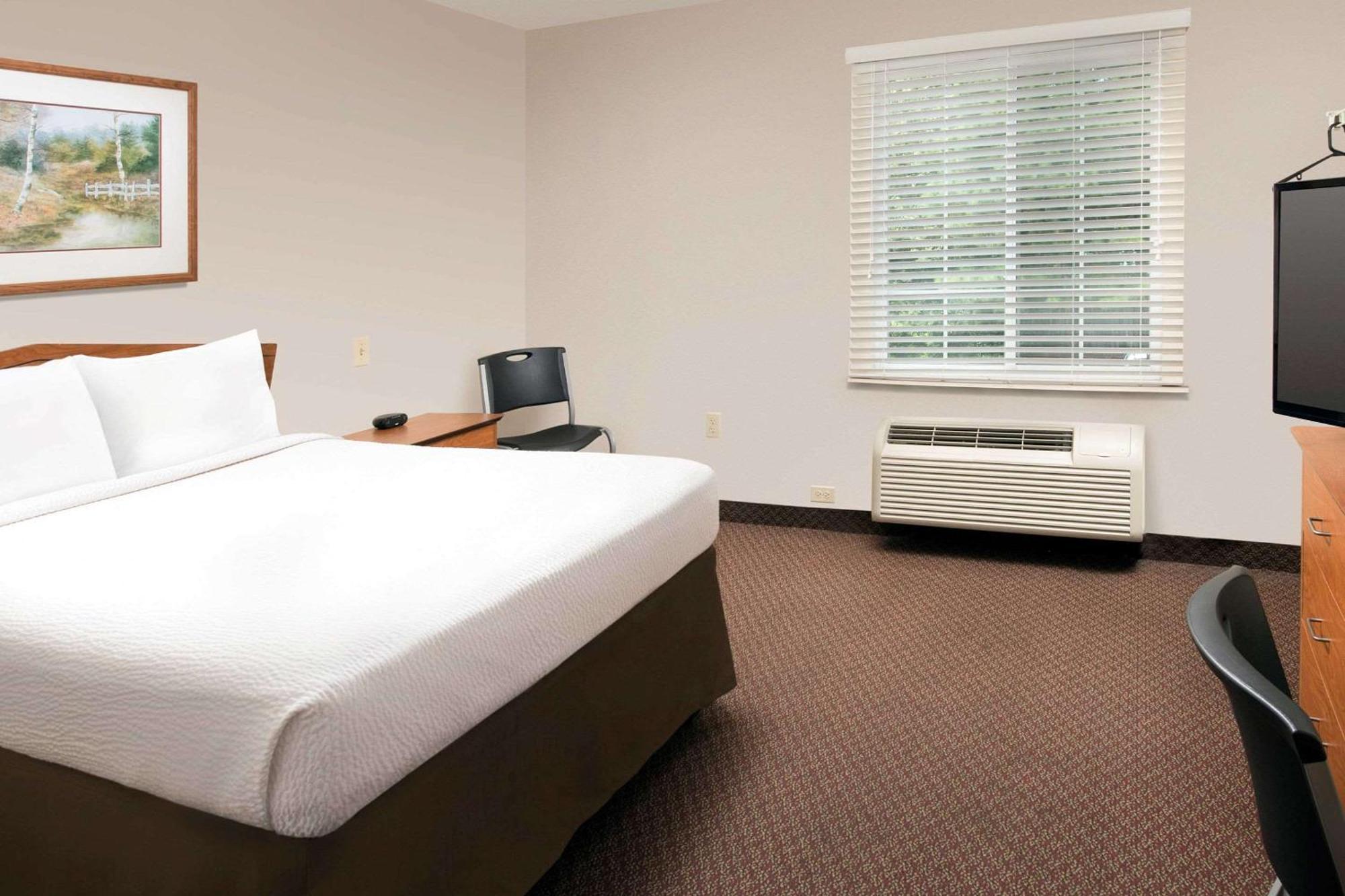 Woodspring Savannah Garden 2* Garden City